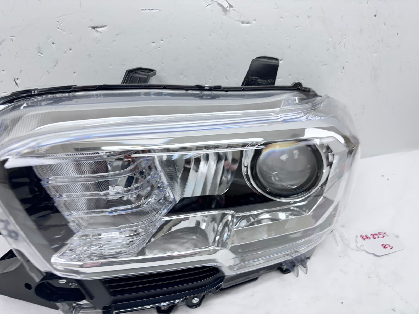 2016 2017 2018 2019 2020 2021 2022 TOYOTA TACOMA HALOGEN LEFT OEM HEADLIGHT - Image 12