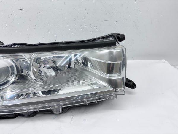ALL TABS 2017 2018 2019 TOYOTA HIGHLANDER HALOGEN FRONT RIGHT OEM HEADLIGHT - Image 2