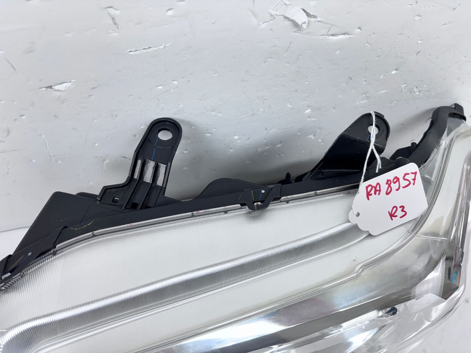 2016 2017 2018 2019 2020 2021 2022 TOYOTA TACOMA HALOGEN LEFT OEM HEADLIGHT - Image 12