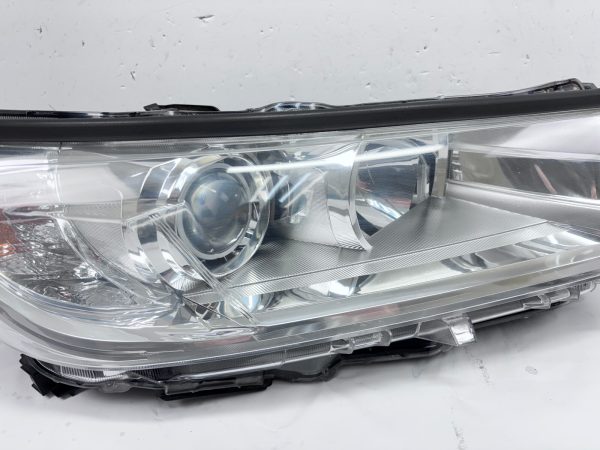 ALL TABS 2017 2018 2019 TOYOTA HIGHLANDER HALOGEN FRONT RIGHT OEM HEADLIGHT - Image 9