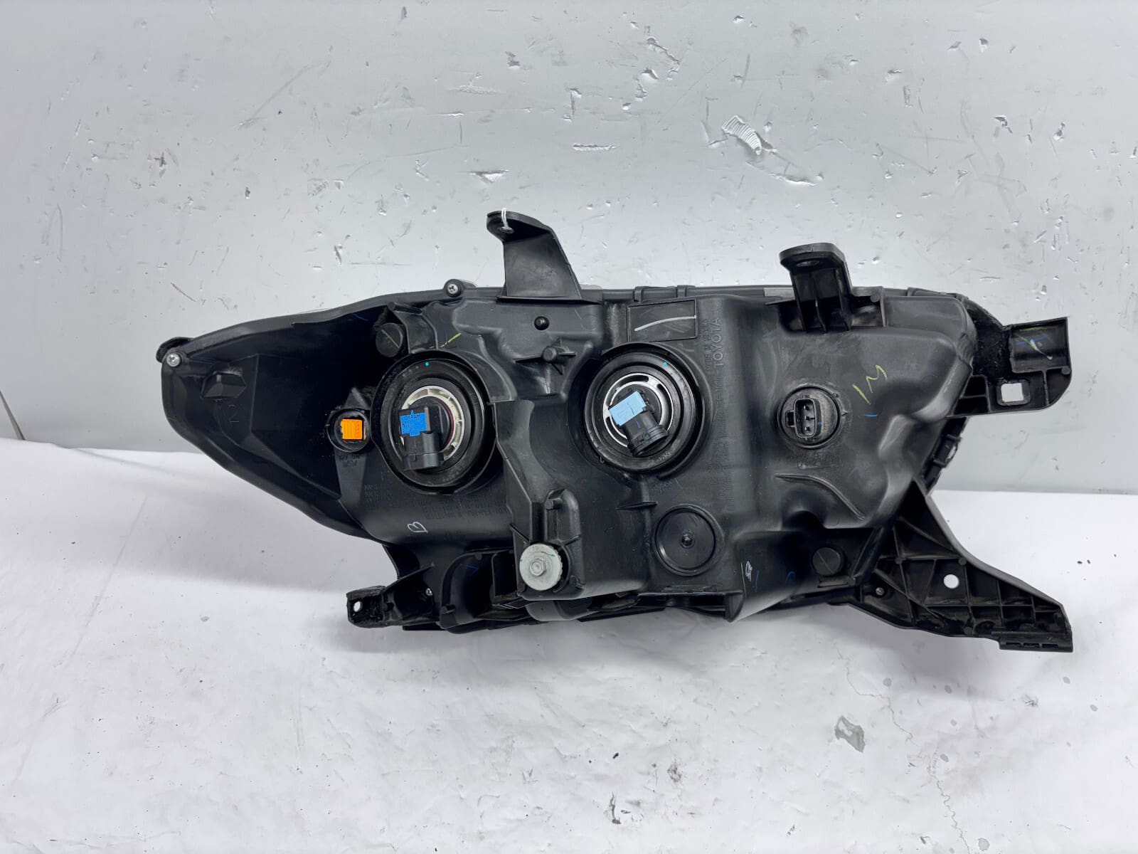 2016 2017 2018 2019 2020 2021 2022 TOYOTA TACOMA HALOGEN LEFT OEM HEADLIGHT - Image 17