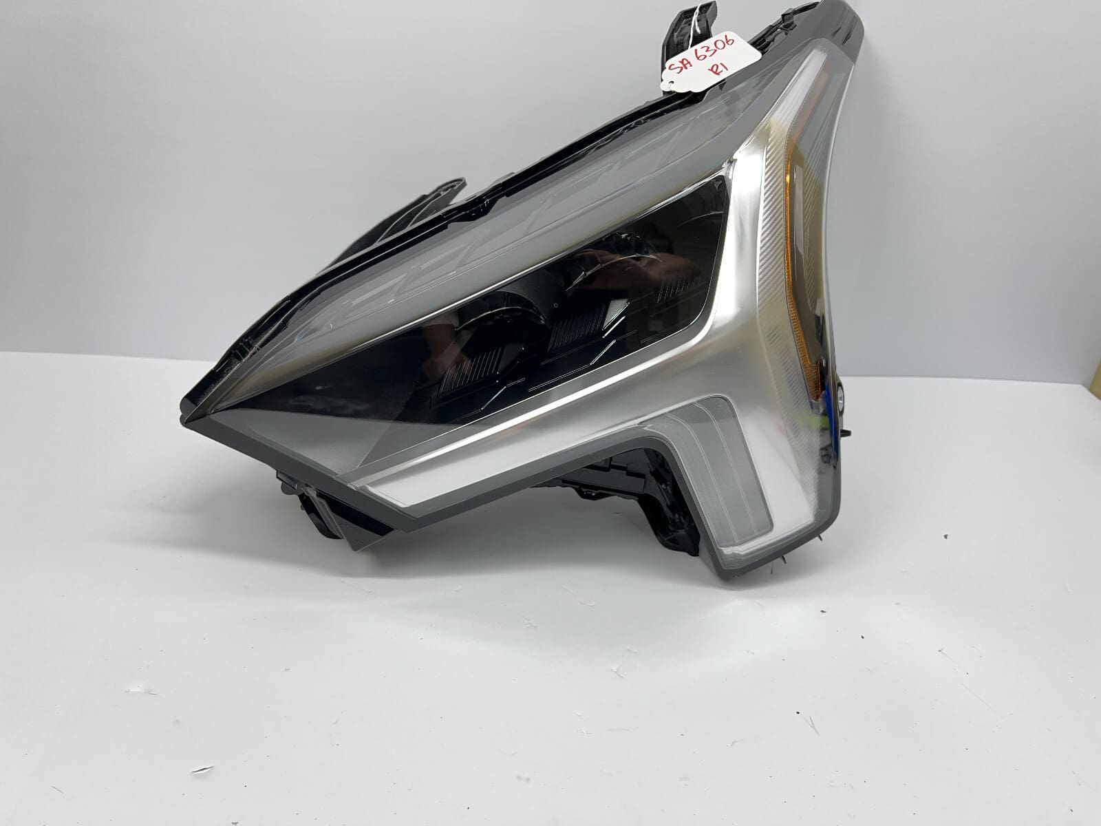 Nice 2022 2023 2024 toyota tundra led front left oem headlight