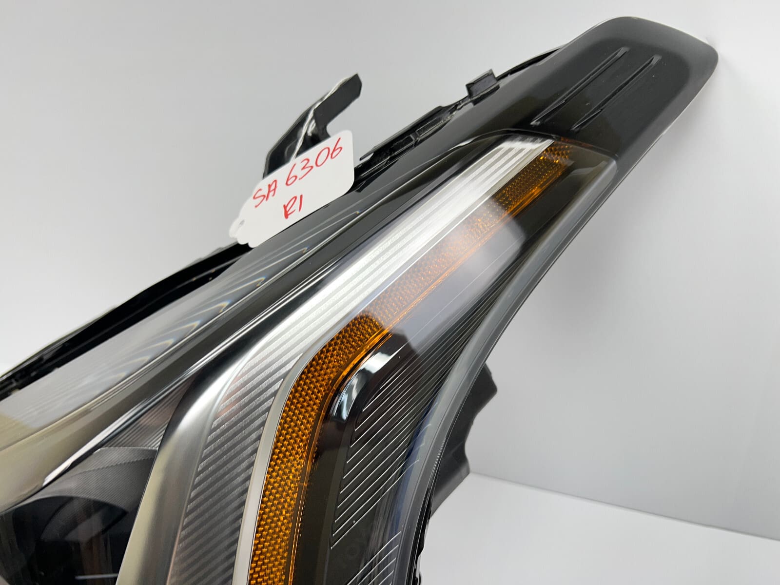 Nice 2022 2023 2024 toyota tundra led front left oem headlight - Image 6