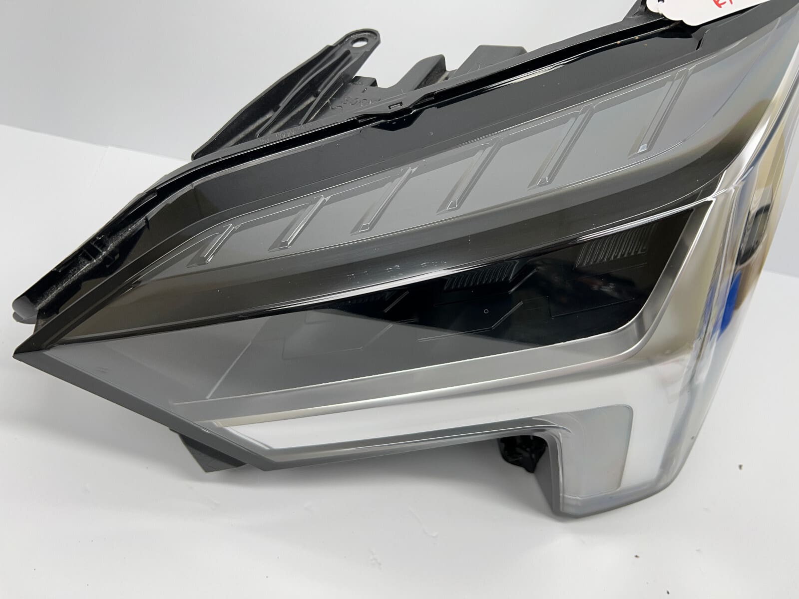 Nice 2022 2023 2024 toyota tundra led front left oem headlight - Image 10