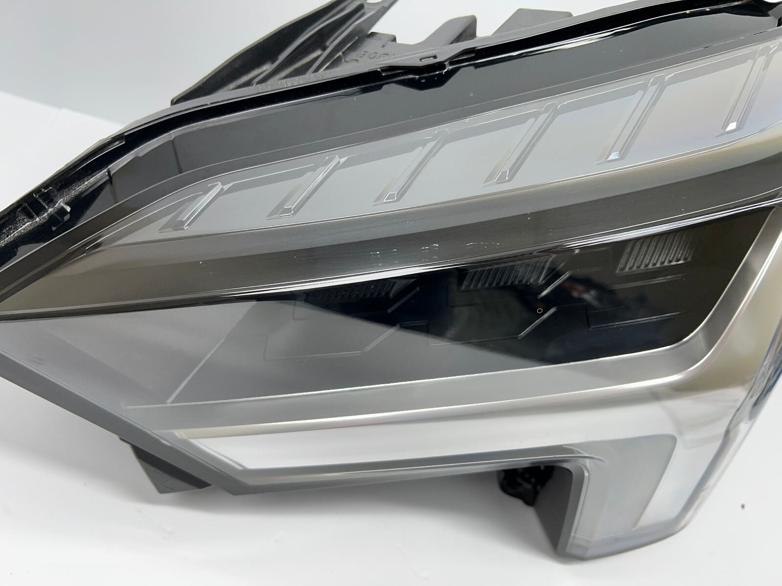 Nice 2022 2023 2024 toyota tundra led front left oem headlight - Image 19
