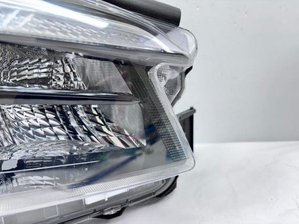 nice 2019 2020 subaru forester led afs front right oem headlight - Image 2