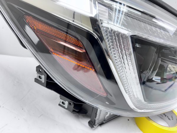 nice 2019 2020 subaru forester led afs front right oem headlight - Image 9