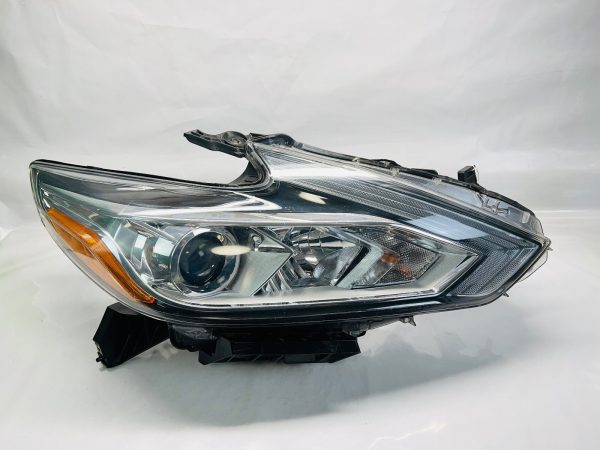 2016 2017 2018 NISSAN ALTIMA HALOGEN  FRONT RIGHT OEM HEADLIGHT