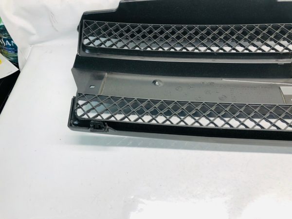 2002 2003 2004 2005 2006 2007 CHEVY TRAILBLAZER FRONT CENTER OEM GRILLE - Image 9