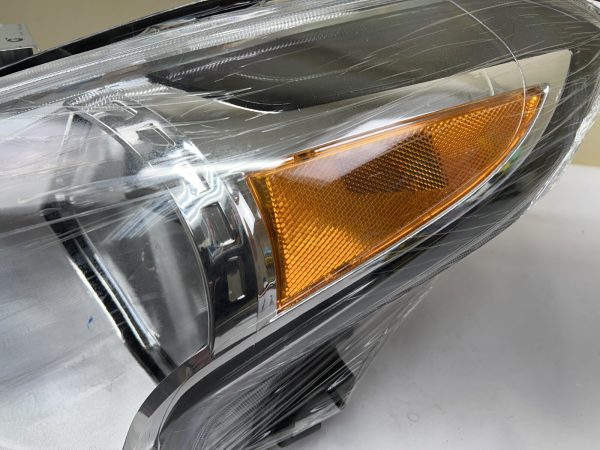 ⭐️  MINT 2015 2016 2017 2018 2019 NISSAN VERSA HALOGEN FRONT LEFT HEADLIGHT - Image 4