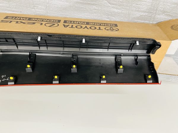 2015 2016 2017 2018 2019  TOYOTA HIGHLANDER REAR RIGHT DOOR MOLDING OEM ROCKER - Image 11