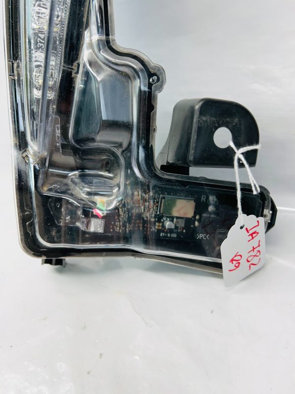 2017 2018 2019 TOYOTA COROLLA LED FRONT RIGHT OEM FOG LIGHT RUNNING TURN SIGNAL - Image 3