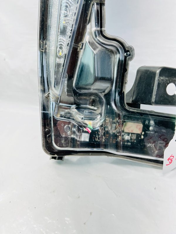 2017 2018 2019 TOYOTA COROLLA LED FRONT RIGHT OEM FOG LIGHT RUNNING TURN SIGNAL - Image 4