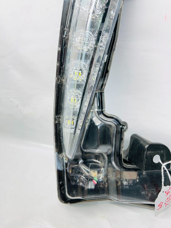 2017 2018 2019 TOYOTA COROLLA LED FRONT RIGHT OEM FOG LIGHT RUNNING TURN SIGNAL - Image 5