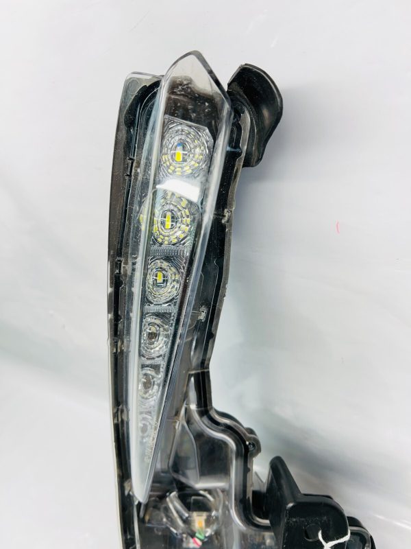2017 2018 2019 TOYOTA COROLLA LED FRONT RIGHT OEM FOG LIGHT RUNNING TURN SIGNAL - Image 6