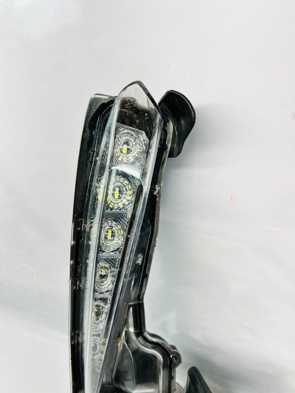 2017 2018 2019 TOYOTA COROLLA LED FRONT RIGHT OEM FOG LIGHT RUNNING TURN SIGNAL - Image 7