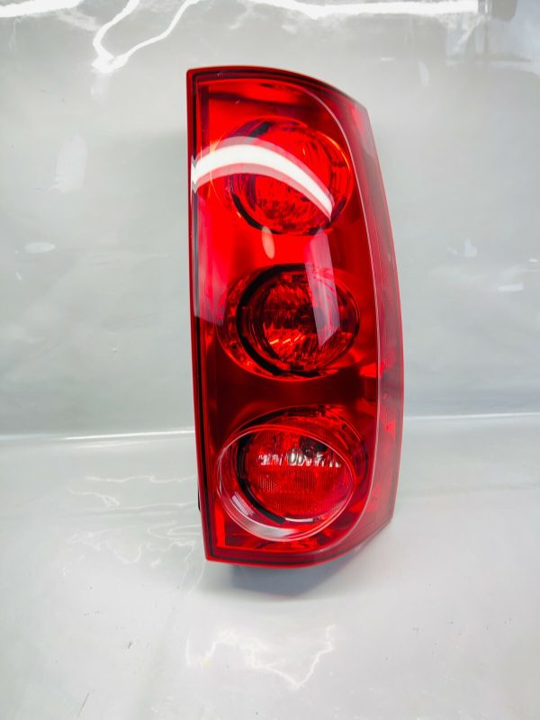 2007 2008 2009 2010 2011 2012 2013 GMC YUKON REAR RIGHT TAIL LIGHT