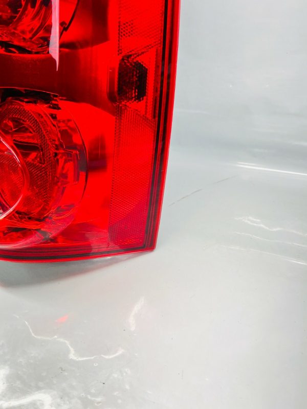 2007 2008 2009 2010 2011 2012 2013 GMC YUKON REAR RIGHT TAIL LIGHT - Image 3