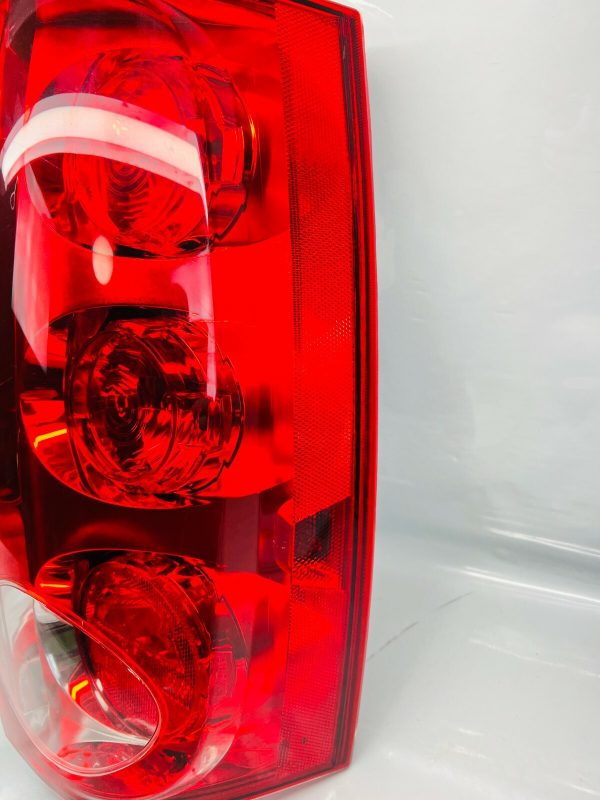 2007 2008 2009 2010 2011 2012 2013 GMC YUKON REAR RIGHT TAIL LIGHT - Image 4