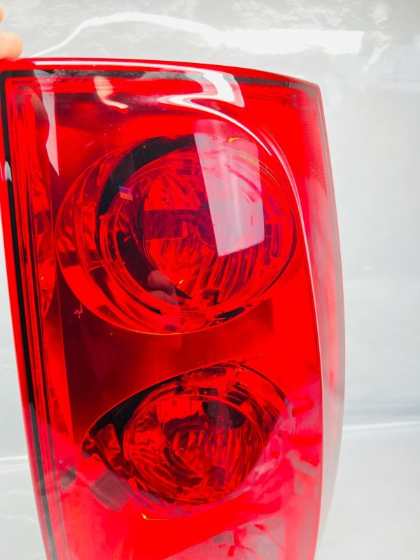2007 2008 2009 2010 2011 2012 2013 GMC YUKON REAR RIGHT TAIL LIGHT - Image 6