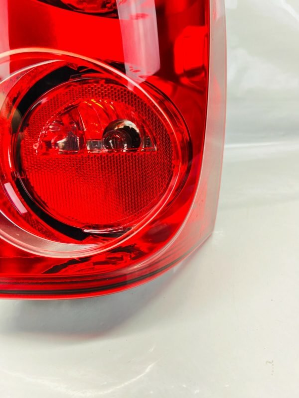 2007 2008 2009 2010 2011 2012 2013 GMC YUKON REAR RIGHT TAIL LIGHT - Image 8