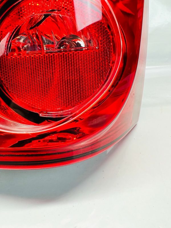 2007 2008 2009 2010 2011 2012 2013 GMC YUKON REAR RIGHT TAIL LIGHT - Image 9