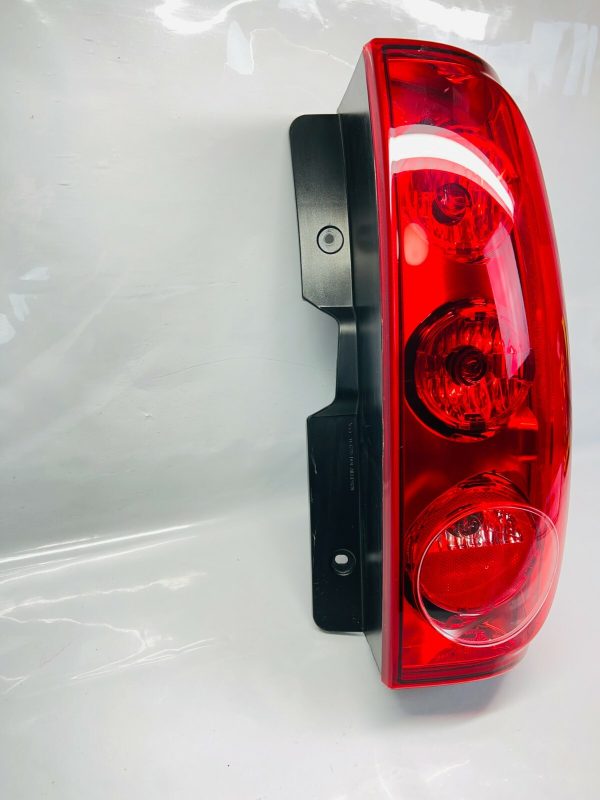 2007 2008 2009 2010 2011 2012 2013 GMC YUKON REAR RIGHT TAIL LIGHT - Image 11