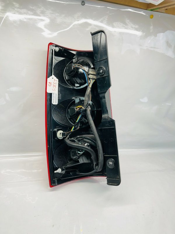 2007 2008 2009 2010 2011 2012 2013 GMC YUKON REAR RIGHT TAIL LIGHT - Image 12