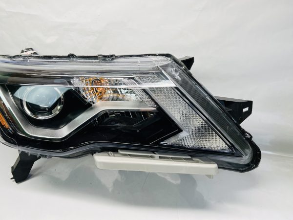 NICE 2017 2018 2019 2020 NISSAN PATHFINDER HALOGEN LED FRONT RIGHT HEADLIGHT - Image 2