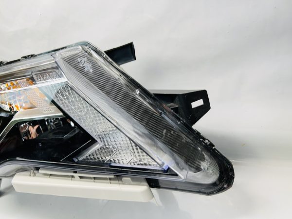 NICE 2017 2018 2019 2020 NISSAN PATHFINDER HALOGEN LED FRONT RIGHT HEADLIGHT - Image 3