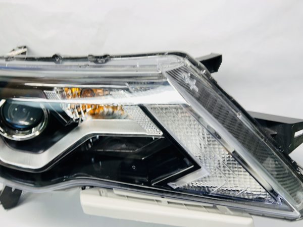 NICE 2017 2018 2019 2020 NISSAN PATHFINDER HALOGEN LED FRONT RIGHT HEADLIGHT - Image 5
