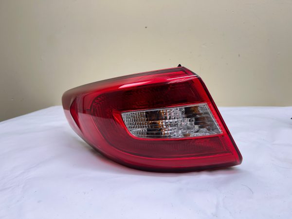 92401-C2000 2015 2016 2017  HYUNDAI SONATA REAR LEFT OEM TAIL LIGHT