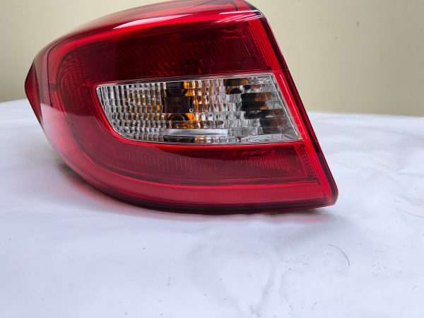 92401-C2000 2015 2016 2017  HYUNDAI SONATA REAR LEFT OEM TAIL LIGHT - Image 2