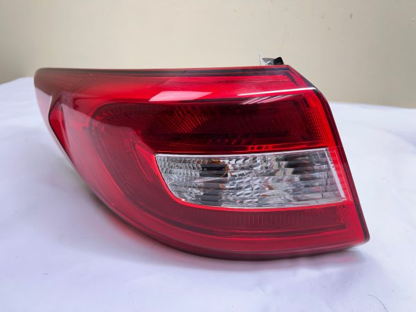 92401-C2000 2015 2016 2017  HYUNDAI SONATA REAR LEFT OEM TAIL LIGHT - Image 3