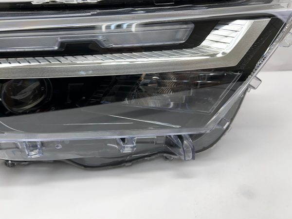 nice  2022 2023 2024 toyota  rav4 full led front right oem headlight - Image 4