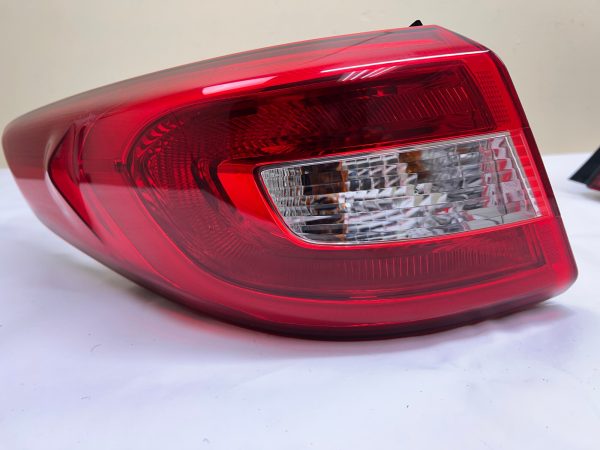 92401-C2000 2015 2016 2017  HYUNDAI SONATA REAR LEFT OEM TAIL LIGHT - Image 4