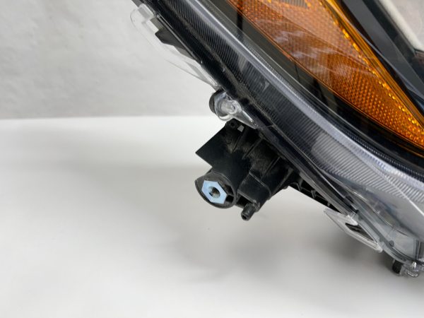 nice  2022 2023 2024 toyota  rav4 full led front right oem headlight - Image 10