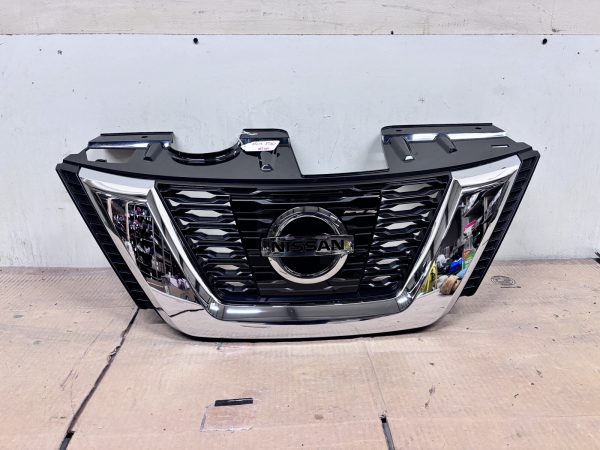 623106FL0C 2017 2018 2019 2020 NISSAN ROGUE FRONT OEM GRILLE EMBLEM CAMERA
