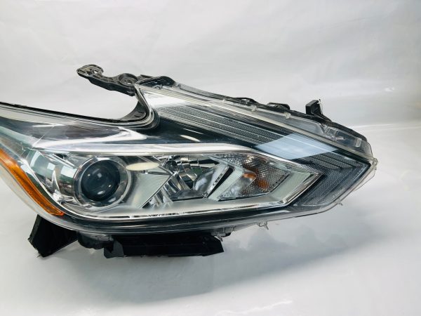 ALL TABS 2016 2017 2018 NISSAN ALTIMA HALOGEN  FRONT RIGHT OEM HEADLIGHT - Image 2