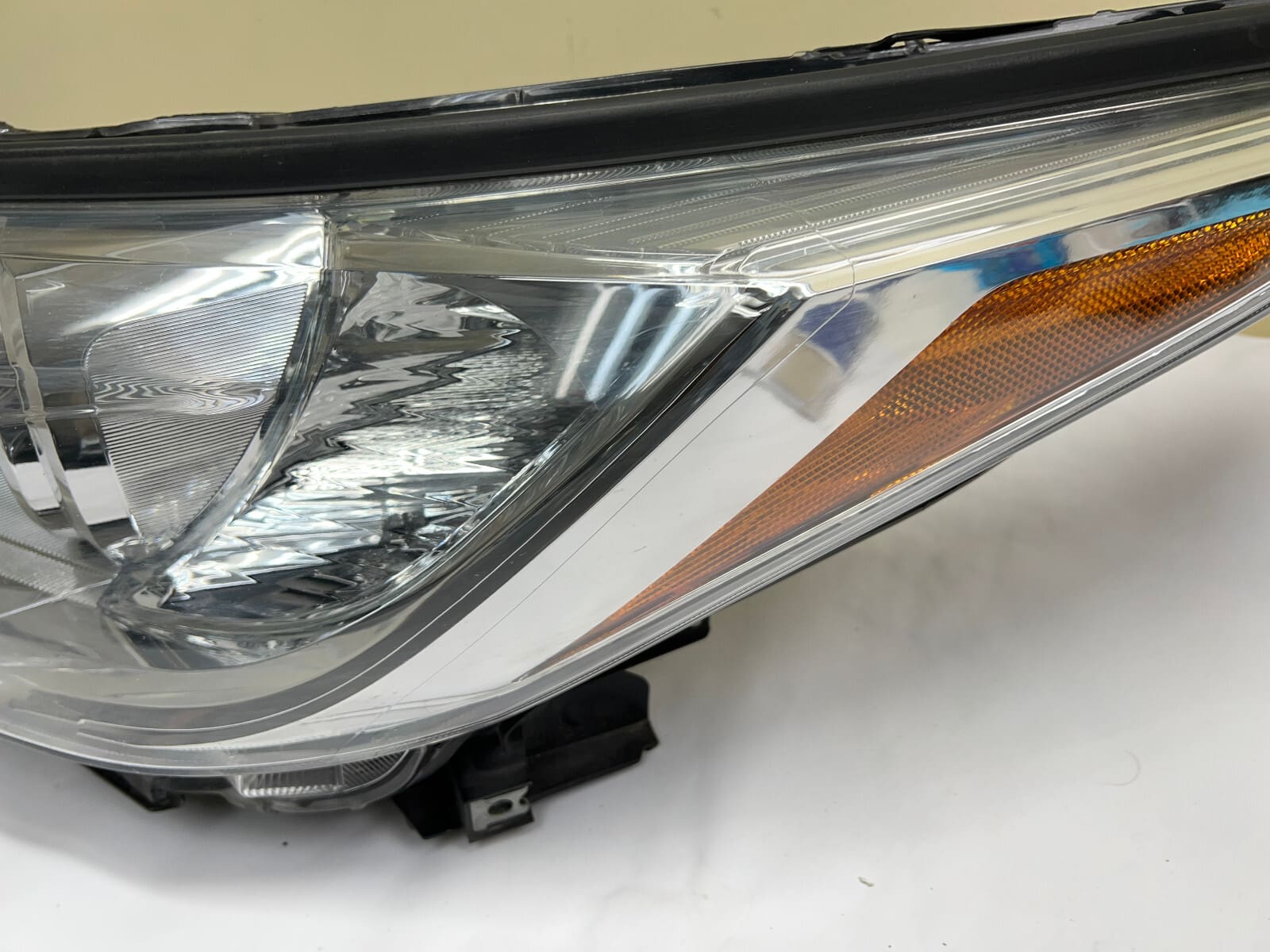 2017 2018 2019 TOYOTA HIGHLANDER HALOGEN FRONT LEFT OEM HEADLIGHT - Image 4