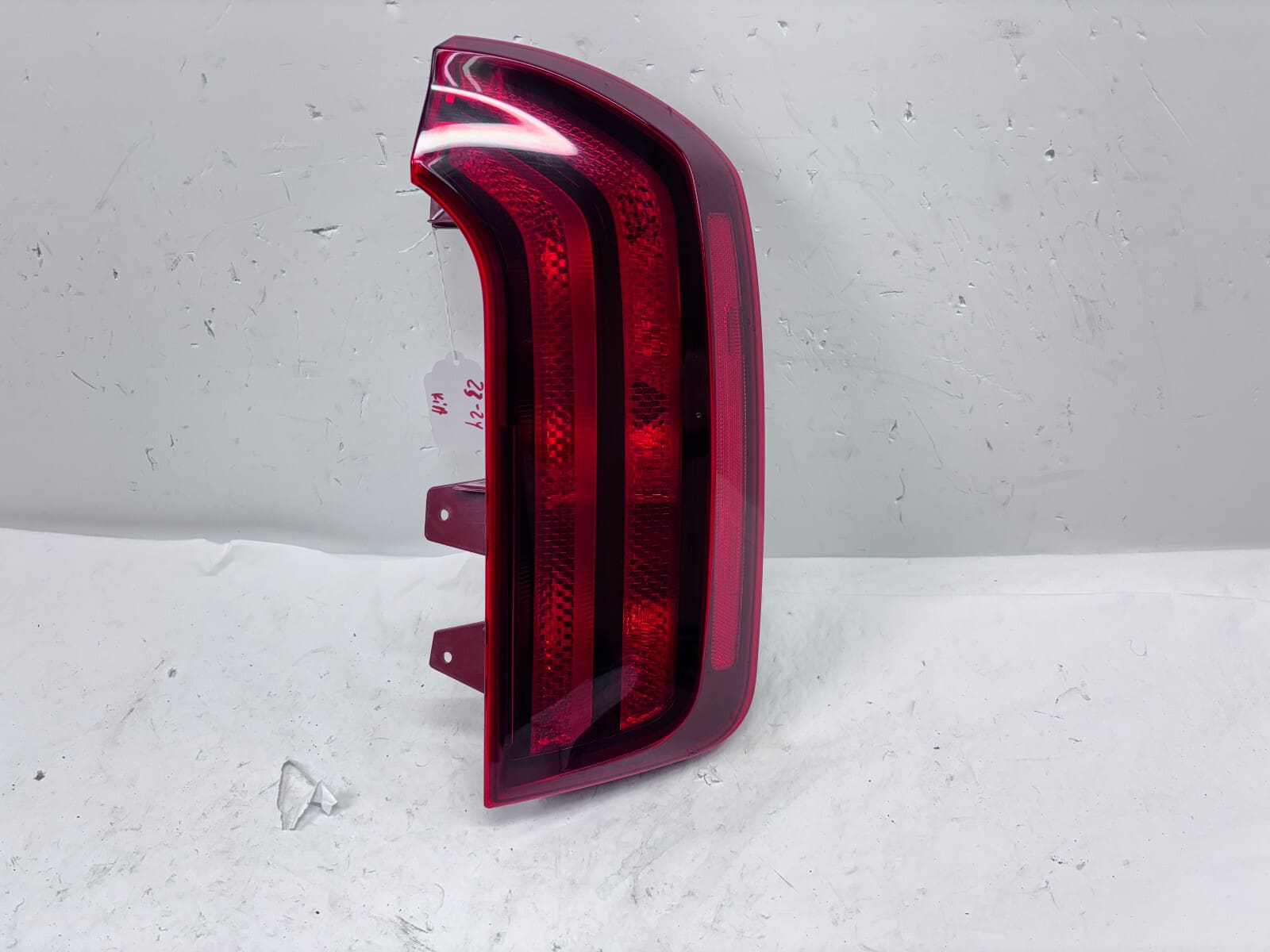 92402-S9500 2023 2024 KIA TELLURIDE HALOGEN REAR RIGHT OEM TAIL LIGHT
