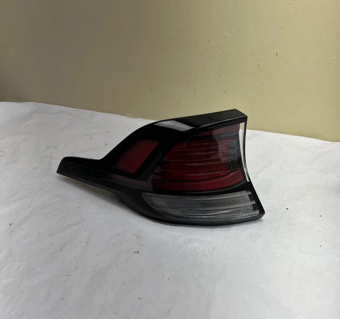 92401-DW000 2022 2023 2024 KIA SPORTAGE LED REAR LEFT OEM TAIL LIGHT - Image 2
