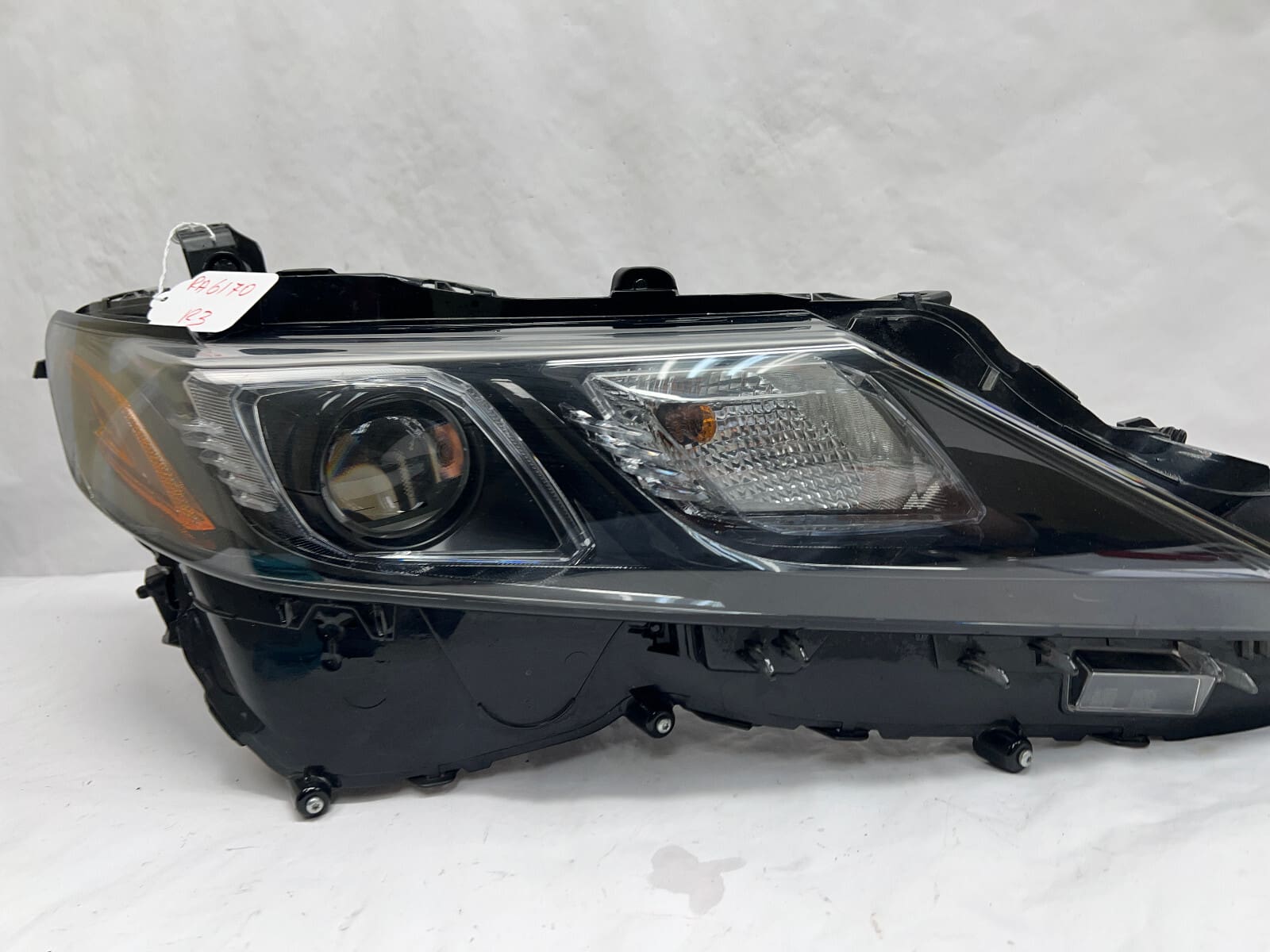 2018 2019 2020 2021 2022 2023 toyota camry led trd right oem headlight damaged - Image 2