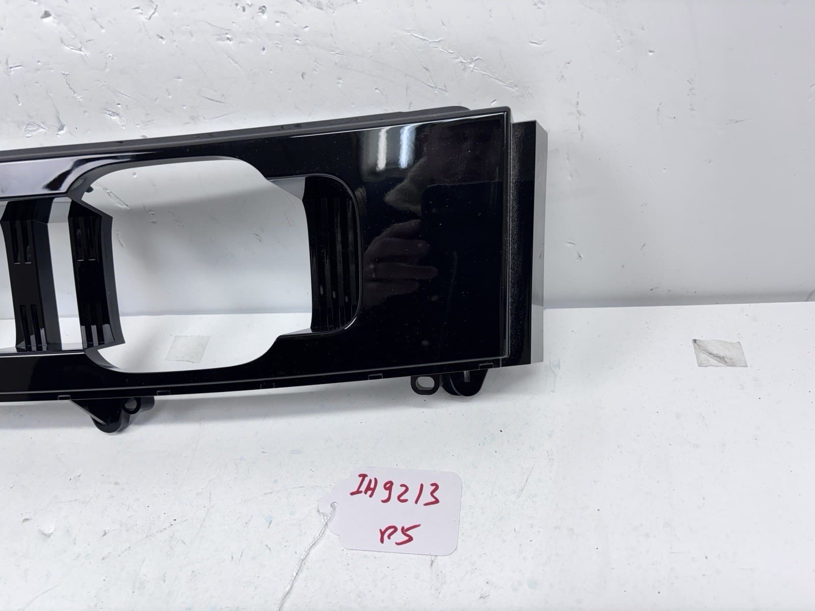 OEM Land Rover Defender L663 Rear Right Tail Light Cover Trim 2020-2023 00224721 - Image 2