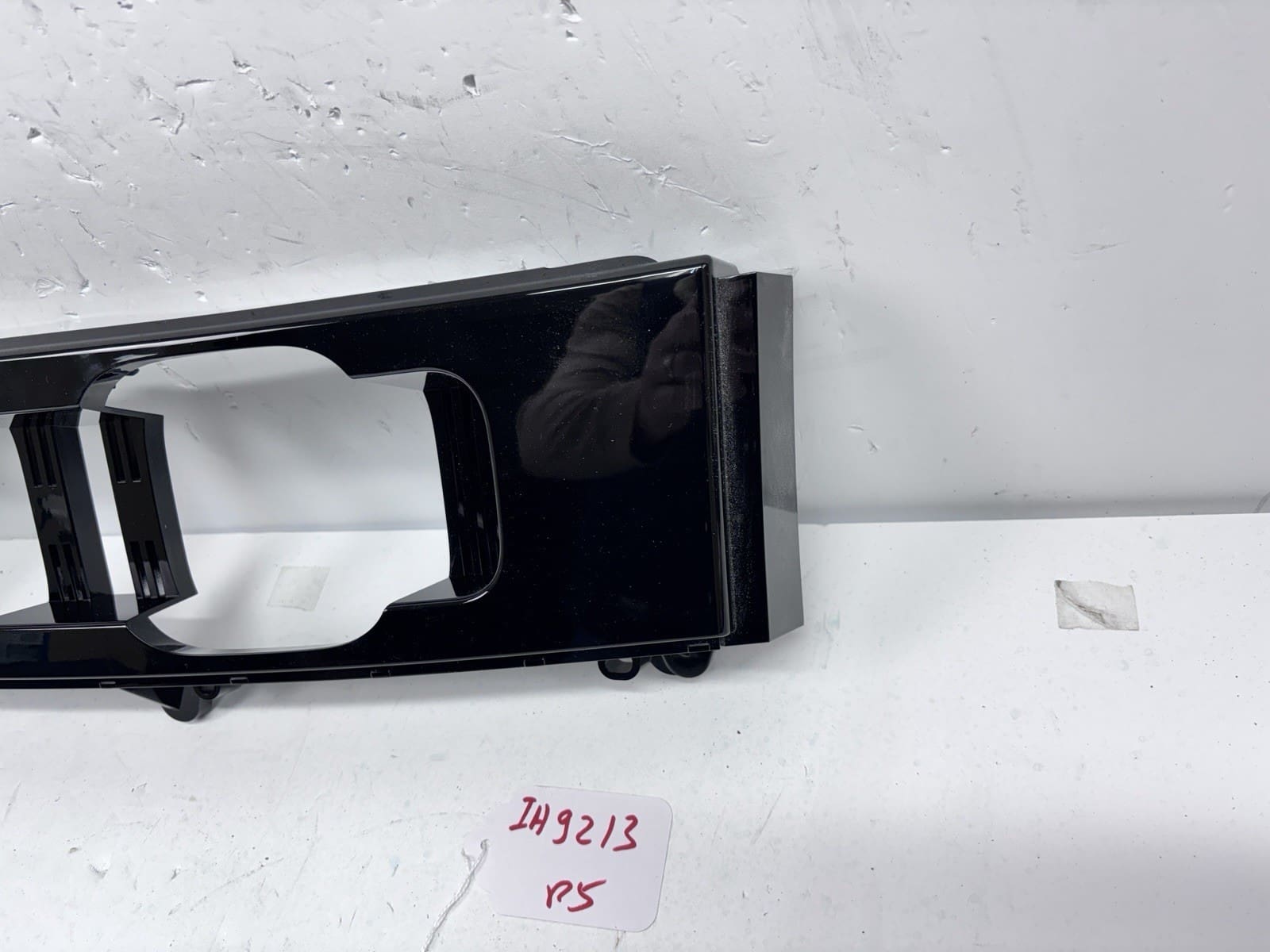 OEM Land Rover Defender L663 Rear Right Tail Light Cover Trim 2020-2023 00224721 - Image 3