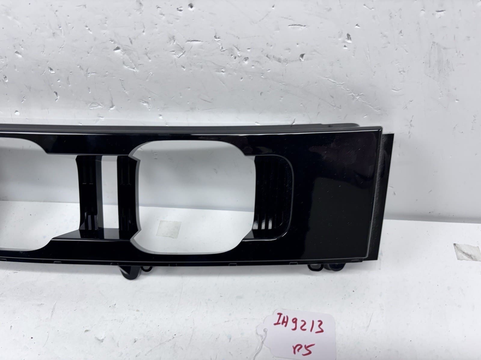 OEM Land Rover Defender L663 Rear Right Tail Light Cover Trim 2020-2023 00224721 - Image 4