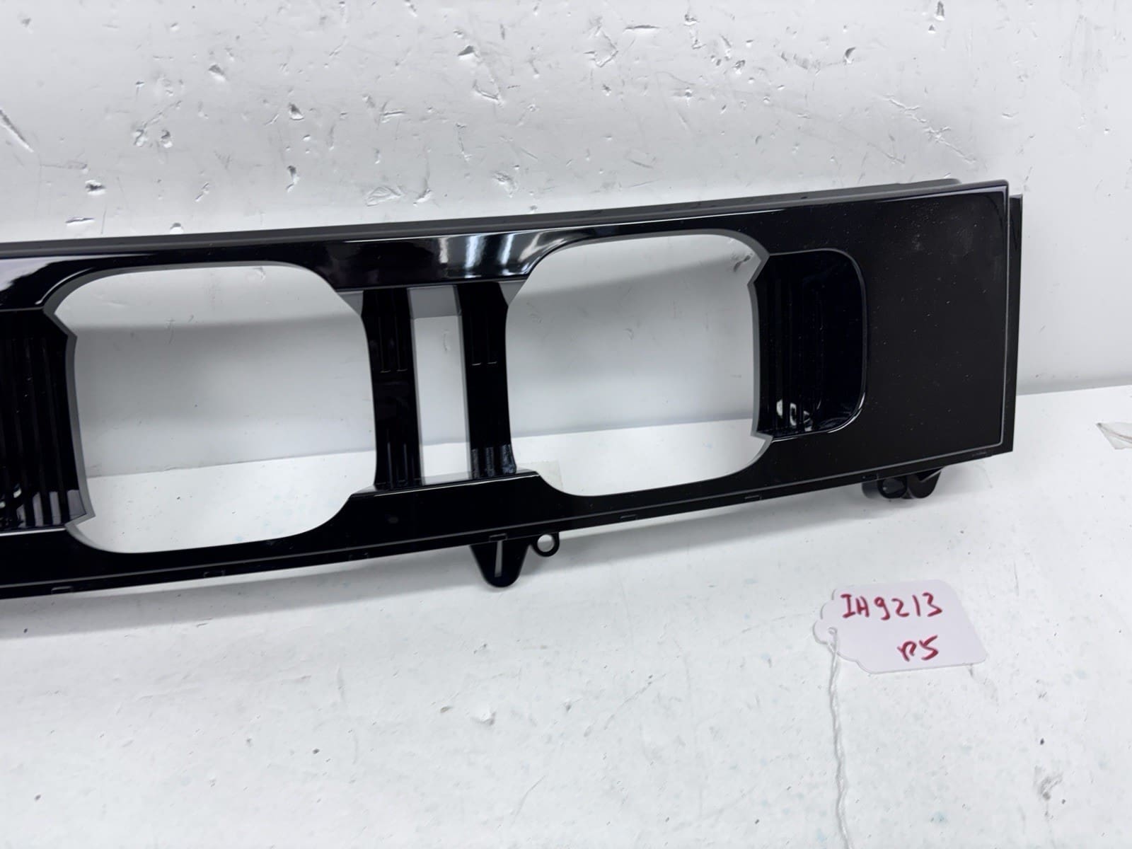 OEM Land Rover Defender L663 Rear Right Tail Light Cover Trim 2020-2023 00224721 - Image 5