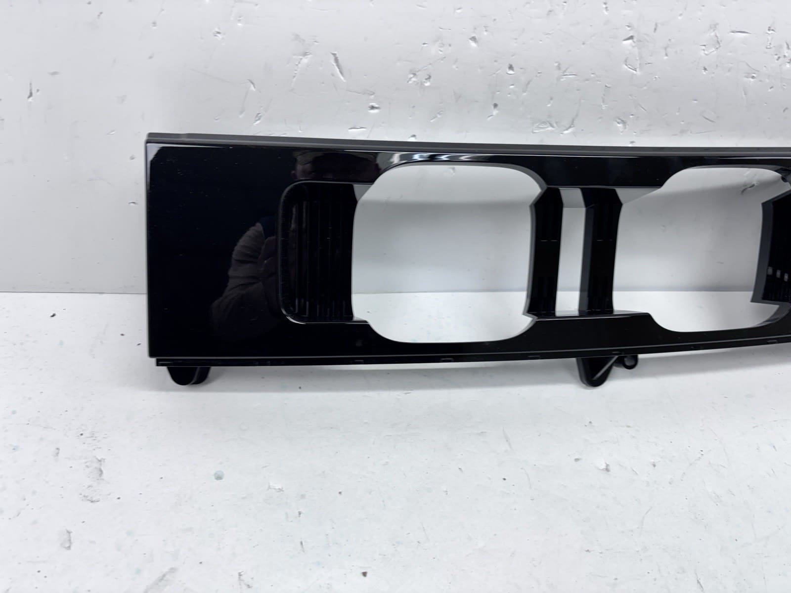 OEM Land Rover Defender L663 Rear Right Tail Light Cover Trim 2020-2023 00224721 - Image 7