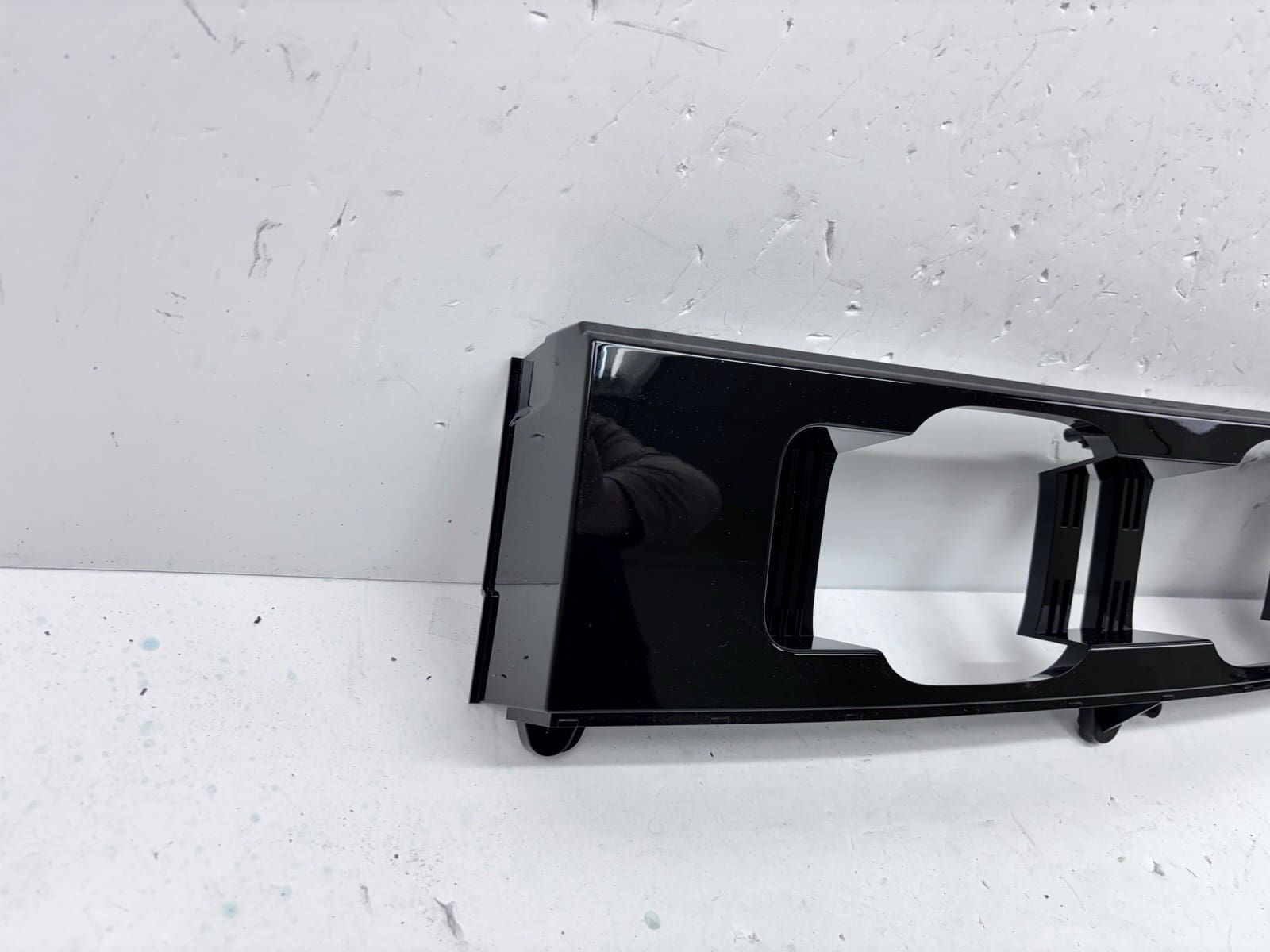 OEM Land Rover Defender L663 Rear Right Tail Light Cover Trim 2020-2023 00224721 - Image 8