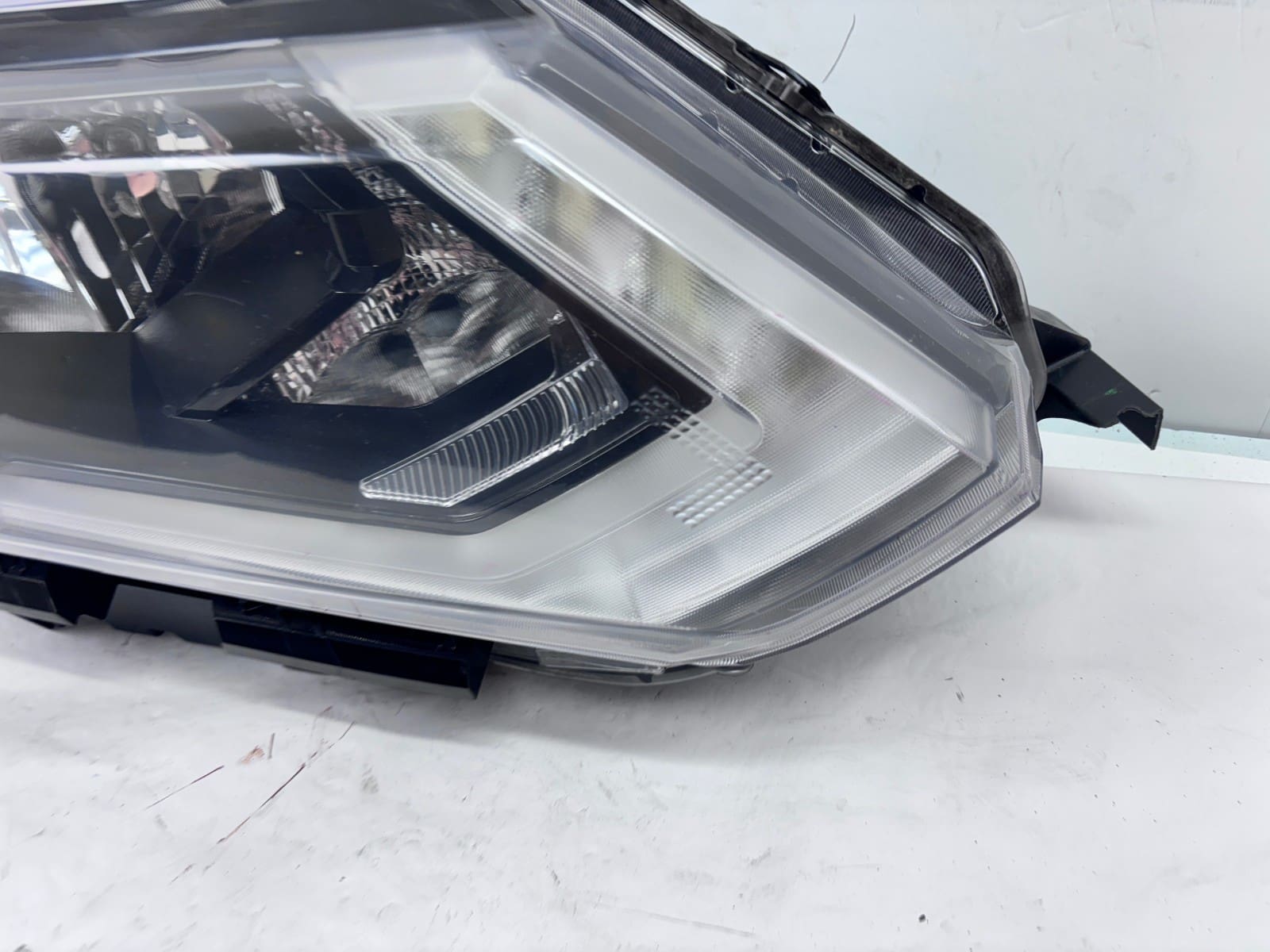 2017-2020 Nissan Rogue Halogen LED Front Right Headlight - Image 4